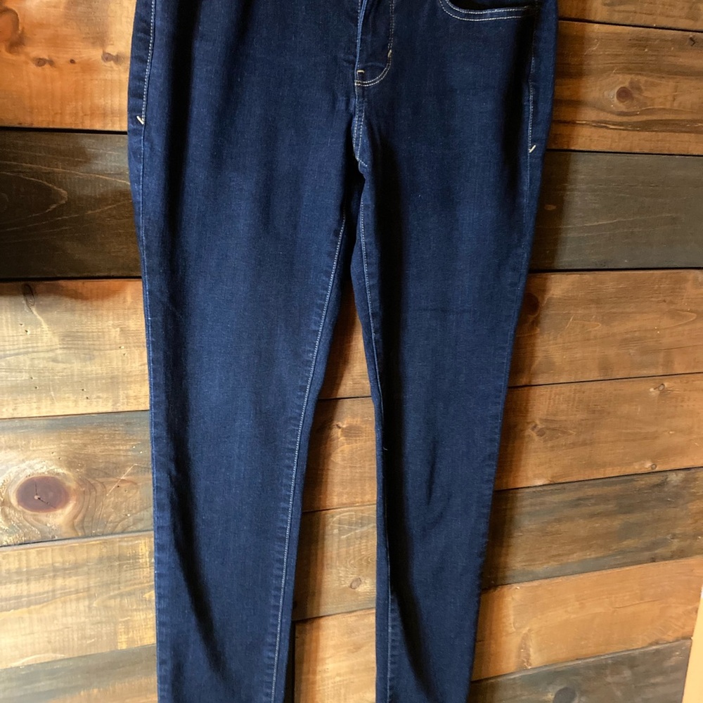 Woman’s Anna jeans size 6